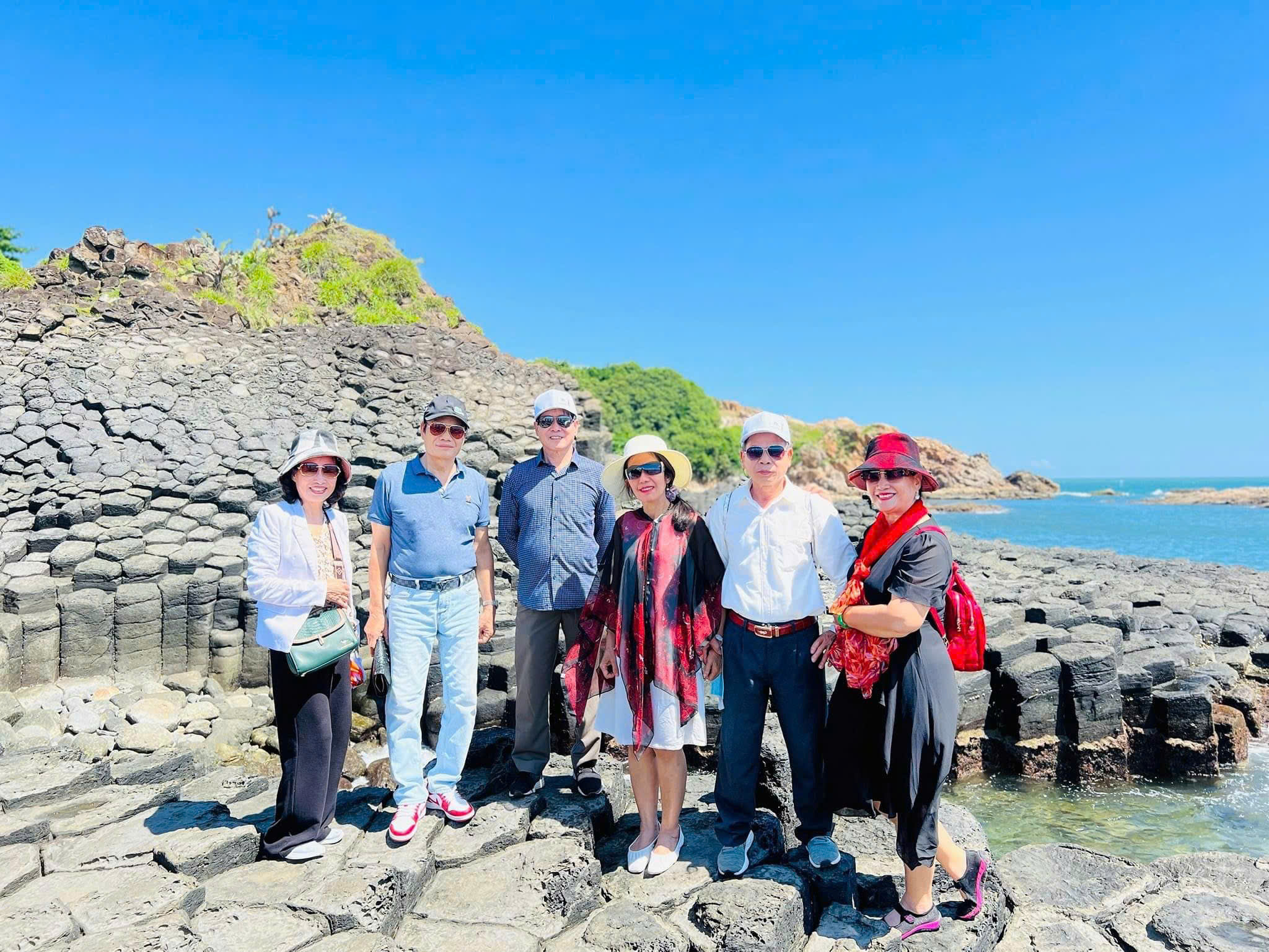 KMK03 Tour Nhà Thờ Mằng Lăng – Gành Đá Dĩa – Tháp Nghinh Phong 1 ngày: Khám phá xứ sở “Hoa vàng cỏ xanh”